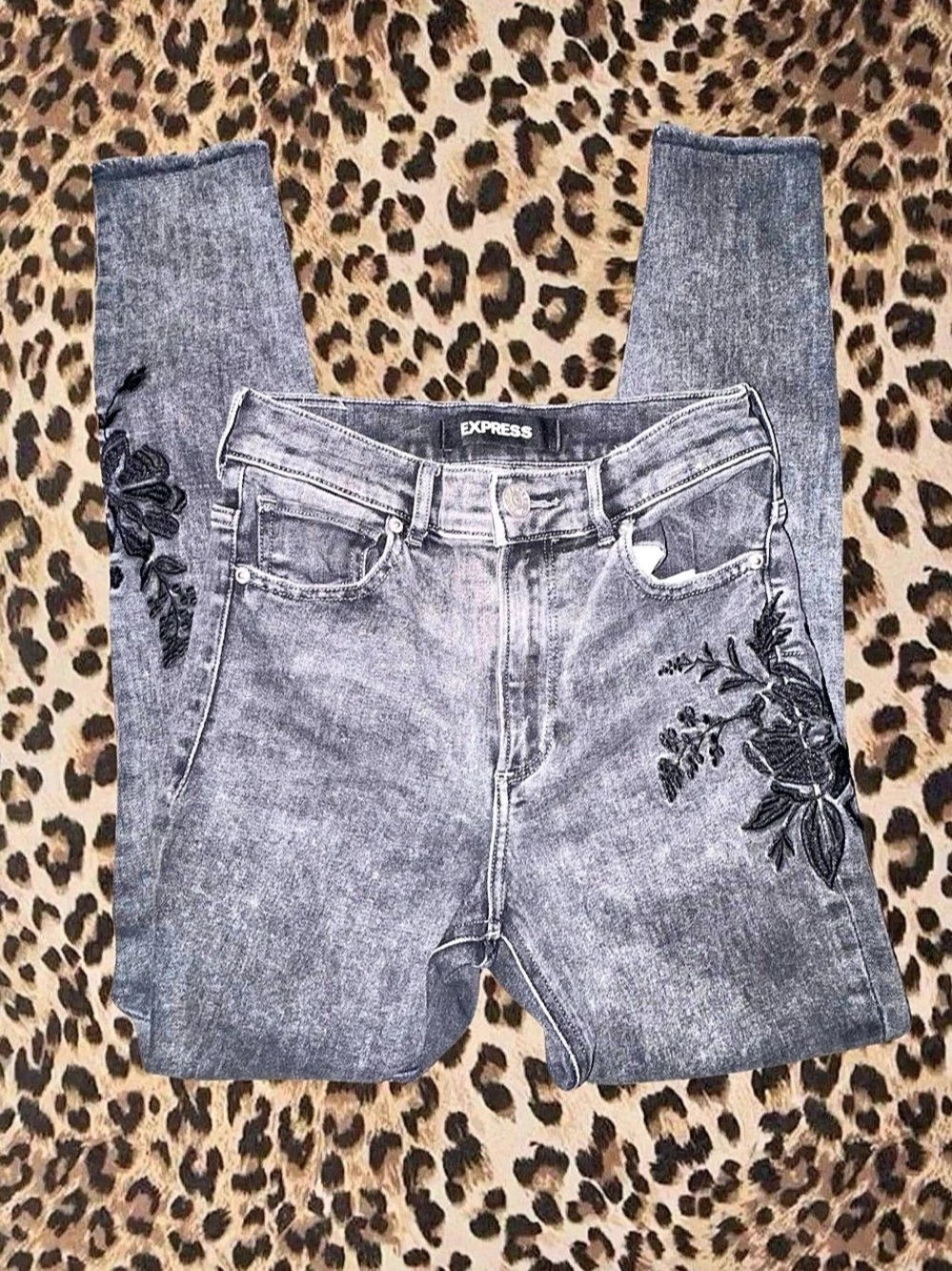 Express Mid Rise Embroidered Gray Skinny Jeans Size 2R Like New